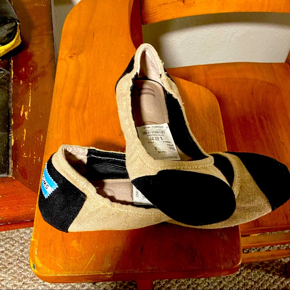 Tom’s canvas flats